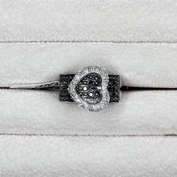 R051Natural Diamond Buckle Heart Ring